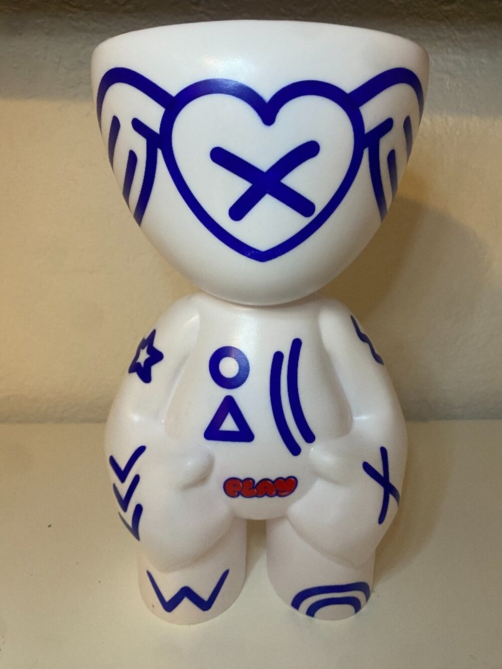 Las Vegas Nightclub Souvenir Drink Cup Figural Graffiti Design "PLAY" Logo 10